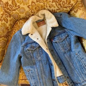 Levi’s sherpa lined denim jacket
